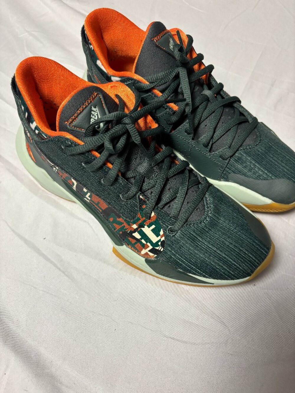 Nike Zoom Freak 2 Green Pistachio Frost Basketball Shoes Men’s US 8.5